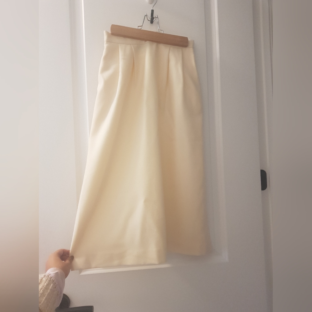 100% Pure virgin wool cream pencil skirt vintage